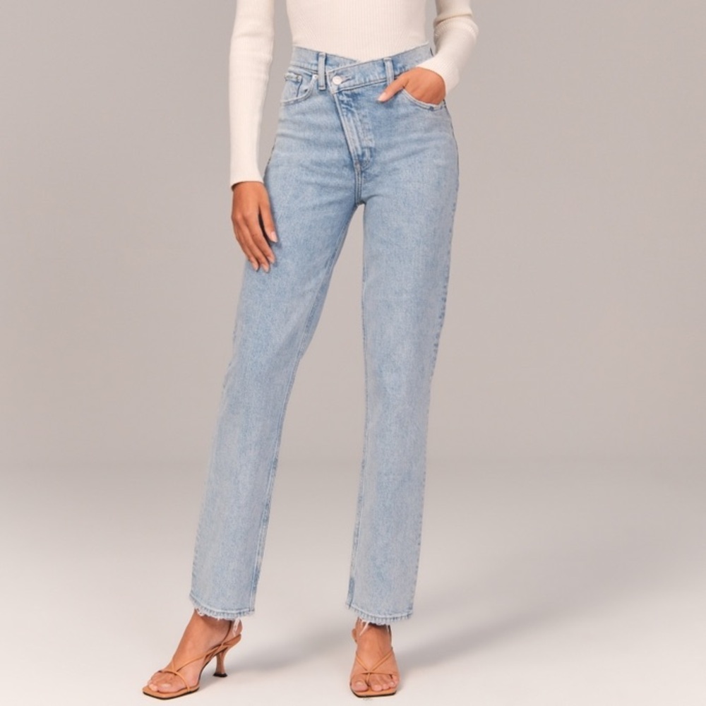 Abercrombie & Fitch Ultra High Rise 90s Straight Criss Cross Waistband Jeans